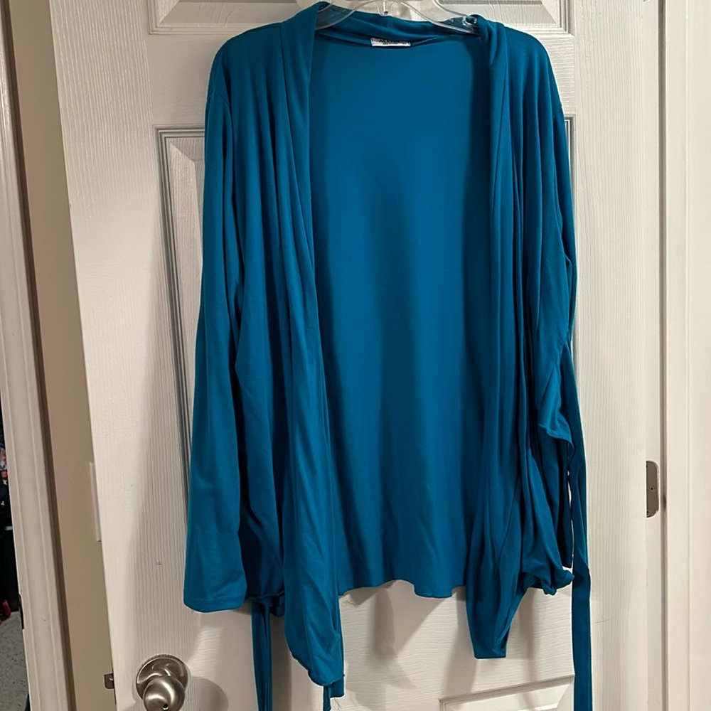 Teal blue tie, front cardigan